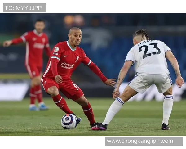 利兹联与维拉激战正酣谁能在英超赛场上笑到最后